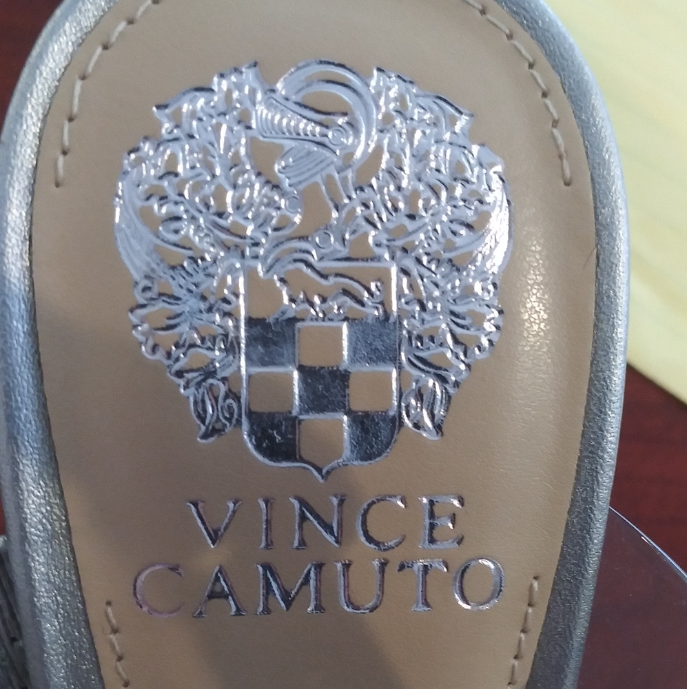 Vince camuto. Pumps - Picture 13 of 16